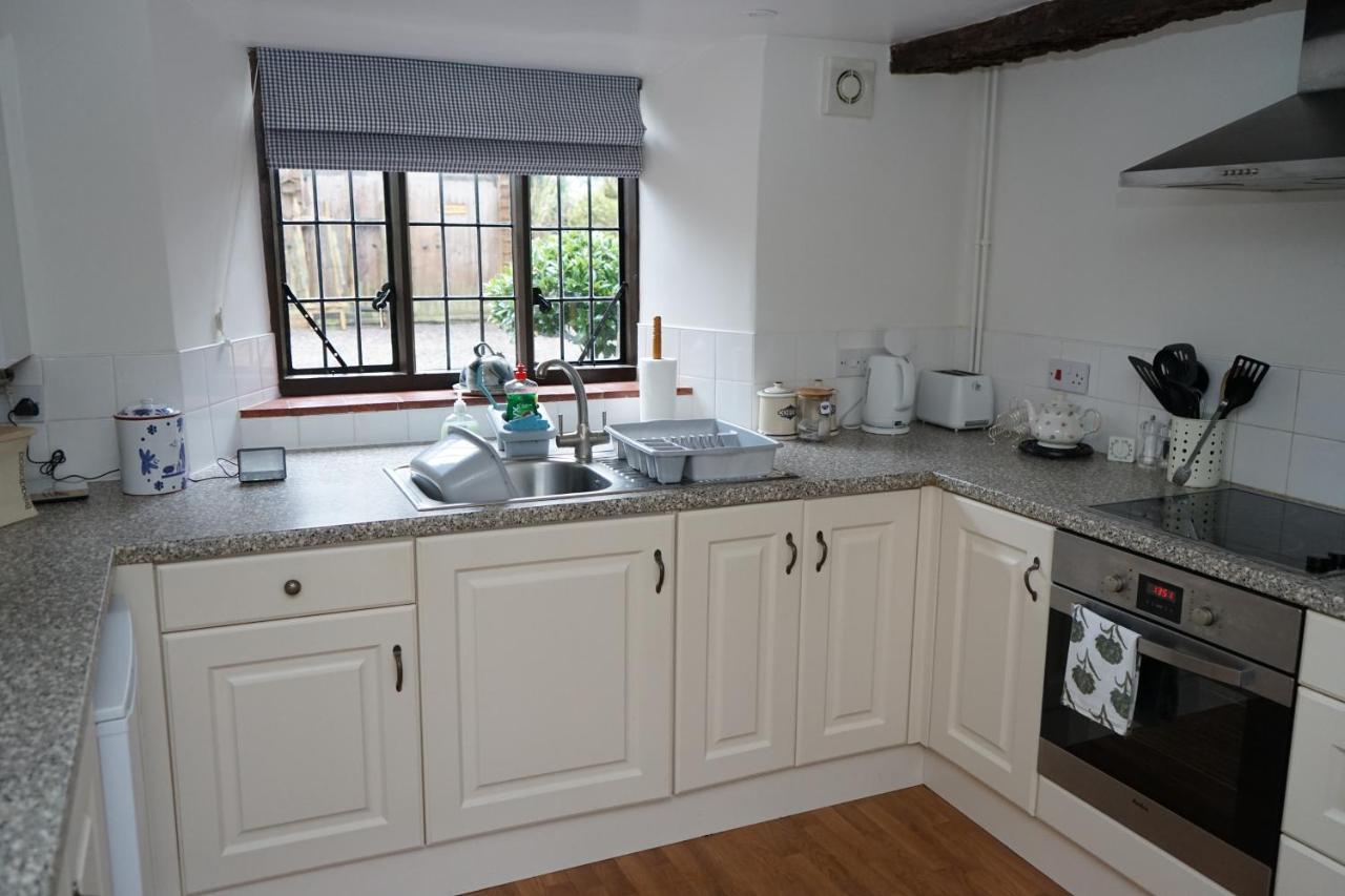 Character 2 Double Bedroom In Shaftesbury