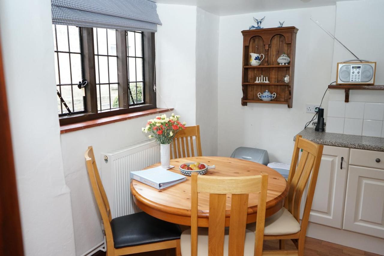 Character 2 Double Bedroom In Shaftesbury