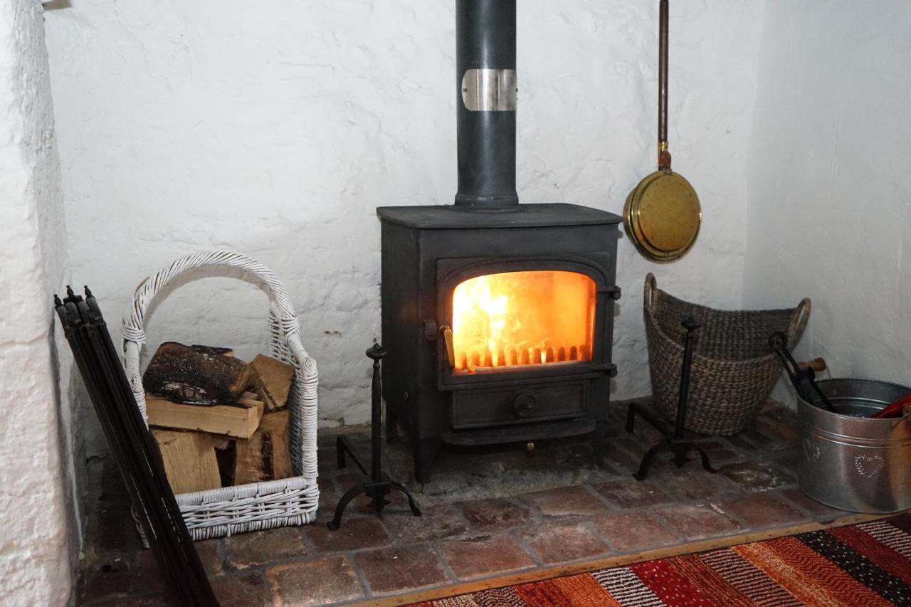 Character 2 Double Bedroom In Holiday home *