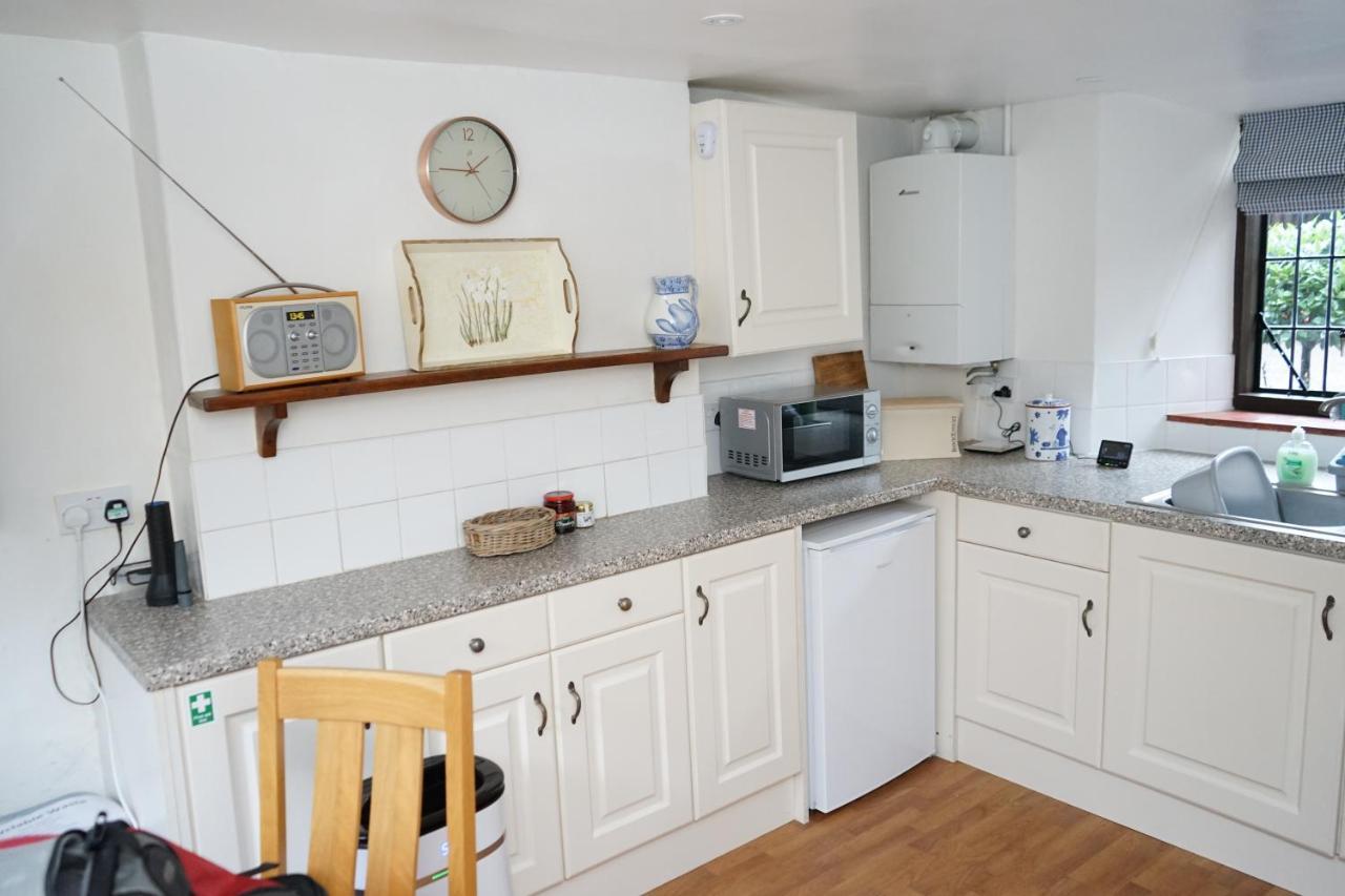 Character 2 Double Bedroom In Holiday home *