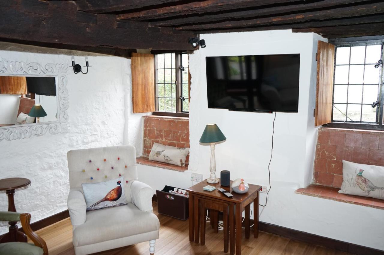 Character 2 Double Bedroom In