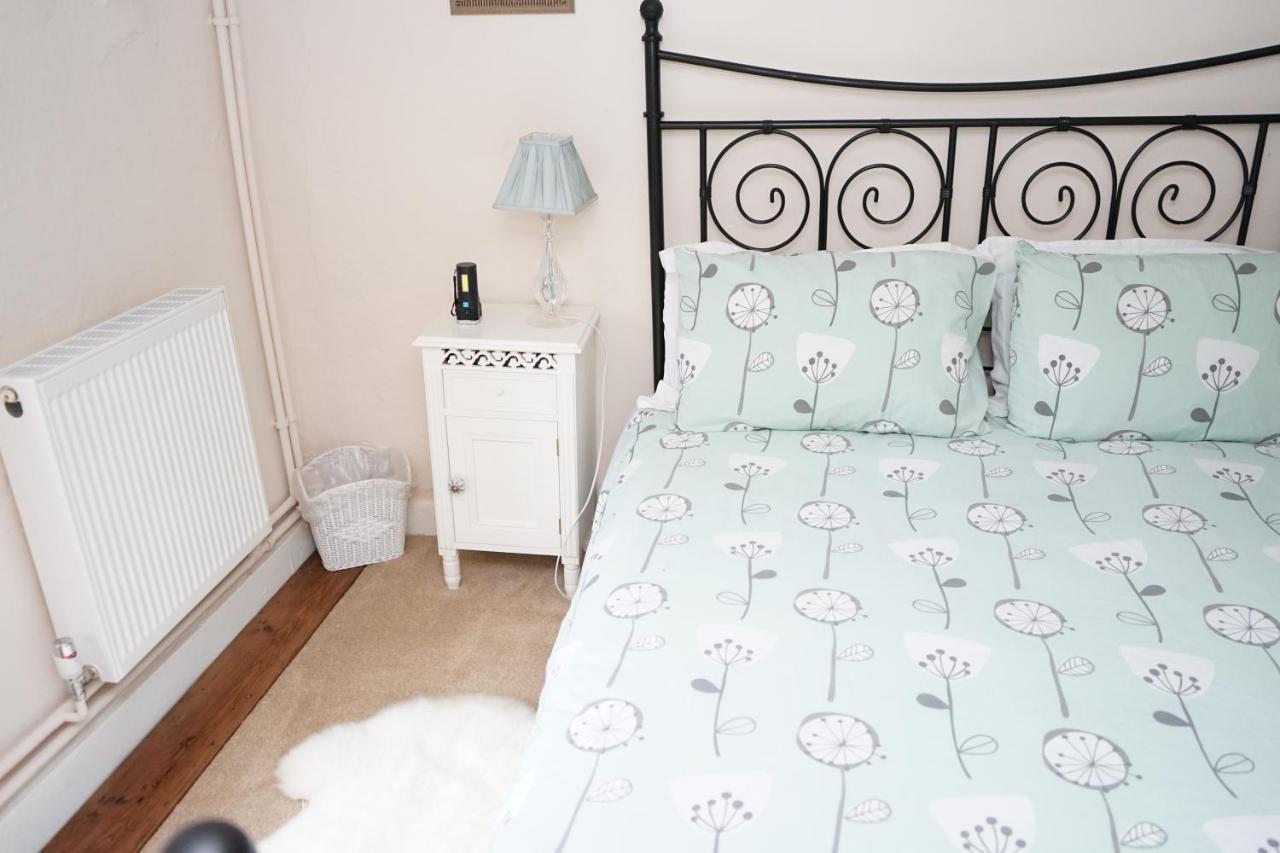 Character 2 Double Bedroom In Shaftesbury