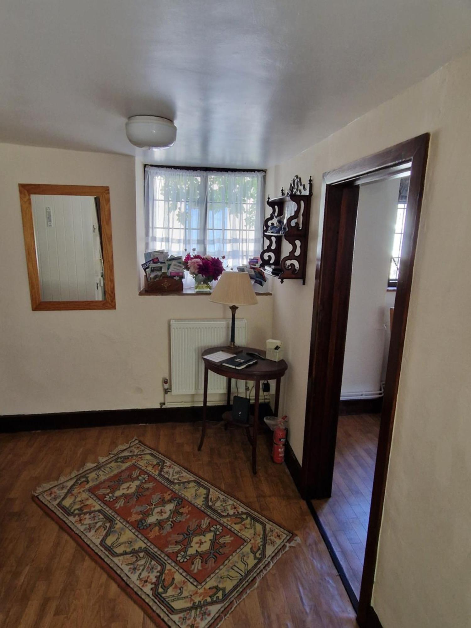 Character 2 Double Bedroom In Holiday home *